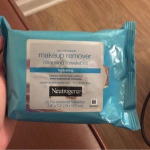 Neutrogena makeup remover wipes FREE WITH BUNDLE